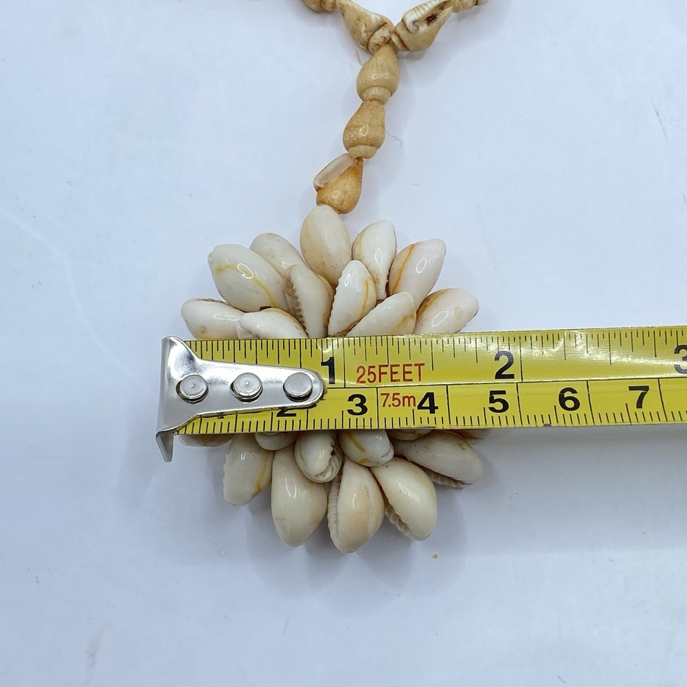 Vtg 70s Handmade Cowrie Shell Flower Pendant Necklace Beach Boho Statement 19" - Picture 4 of 7